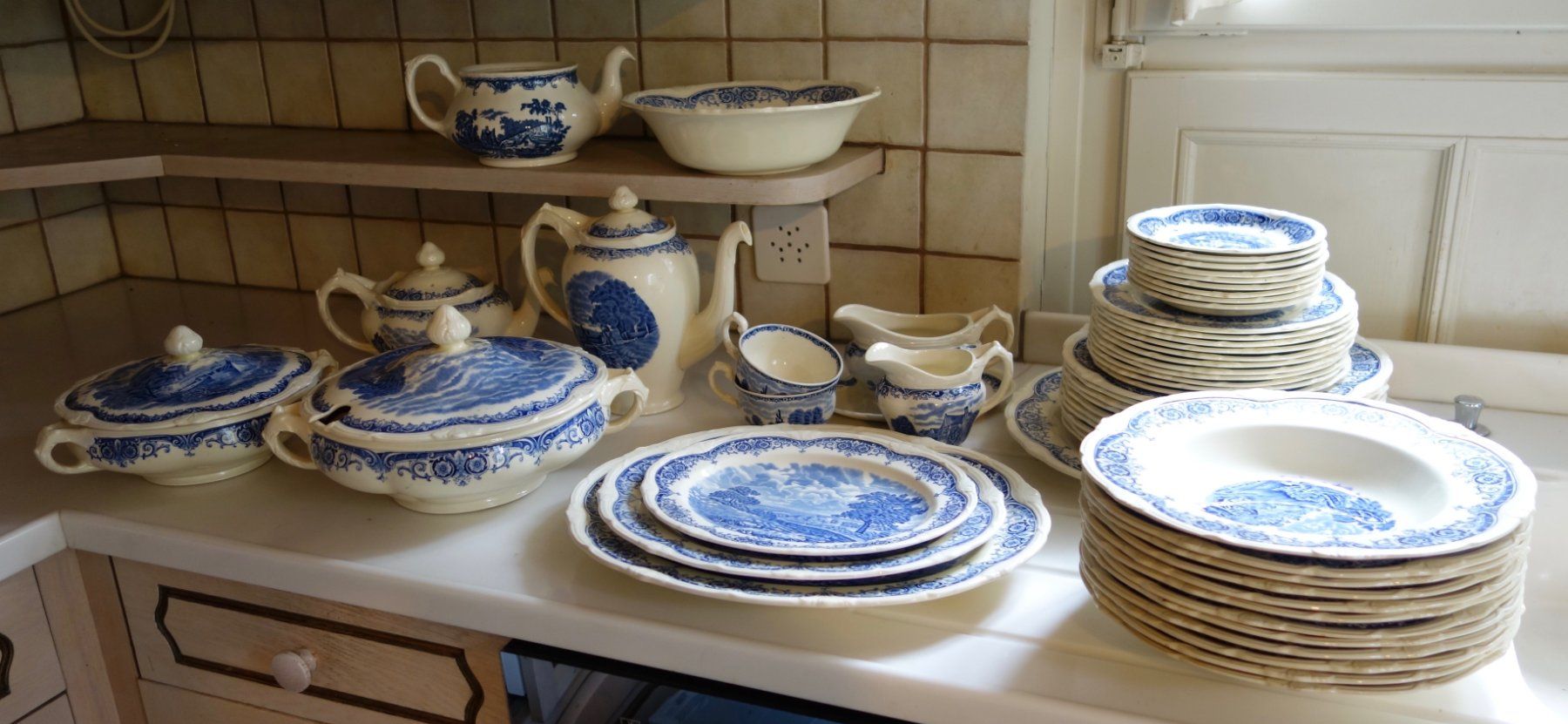 Geschirrsets: Antikes Geschirrset Grindley England – Gebraucht aus Biel/Bienne von Rothar