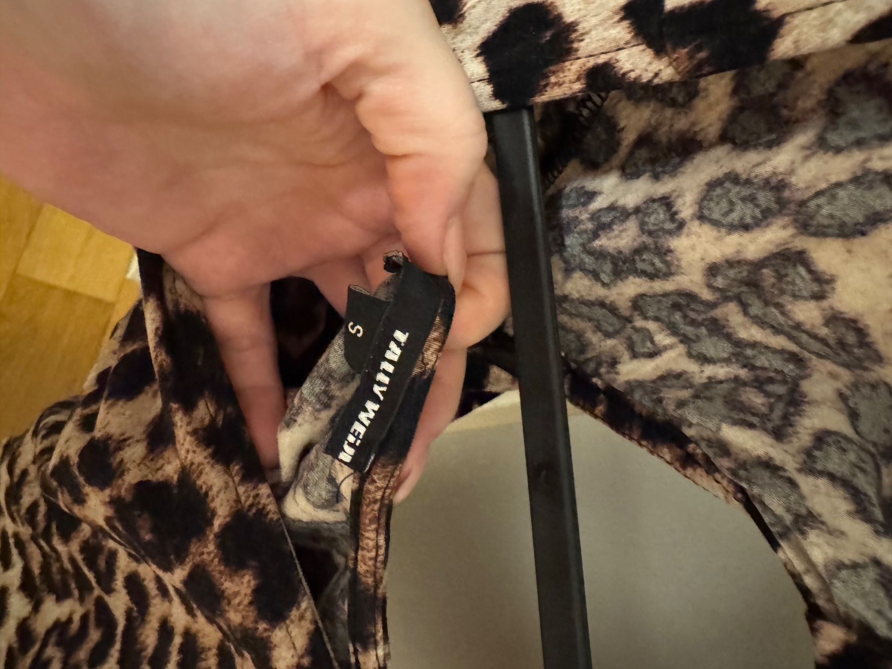 Maglioni & Felpe: Pullover Leoprint Grösse S – Usato da Pfäffikon SZ venduto da Melanie335 2
