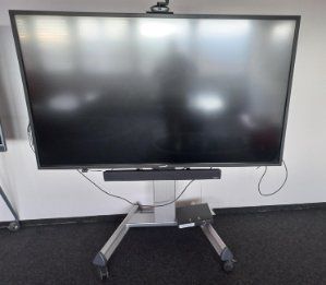 Monitor: 84" Touchscreen + Stand STX / écran / Bildschirm Legamaster – Usato da Bern venduto da BerniBerni