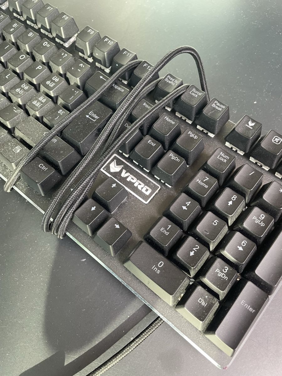 Tastaturen: VPRO Tastatur (mit LED) – Neu (gemäss Beschreibung) aus Winterthur von emi_856n