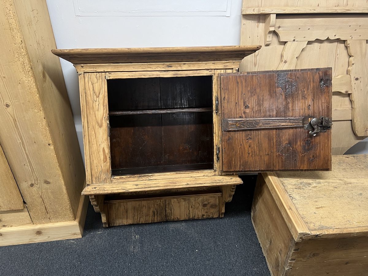 Schränke: Hängeschrank Rustikal – Gebraucht aus Gossau SG von Keller-Antiques 1