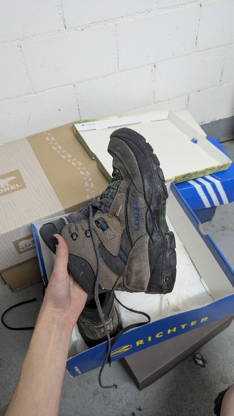 Lowa Scarpe da uomo: LOWA Wanderschuhe – Usato da Morgarten venduto da rra_jvw7