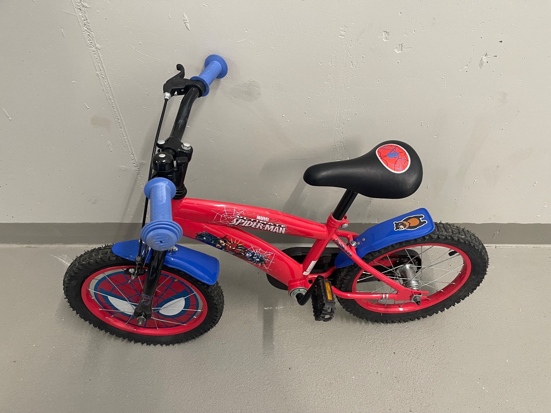 Velos: Kinderfahrrad Spider-Man mit Stützrädern – Gebraucht aus Wallisellen von Miro_Wallisellen
