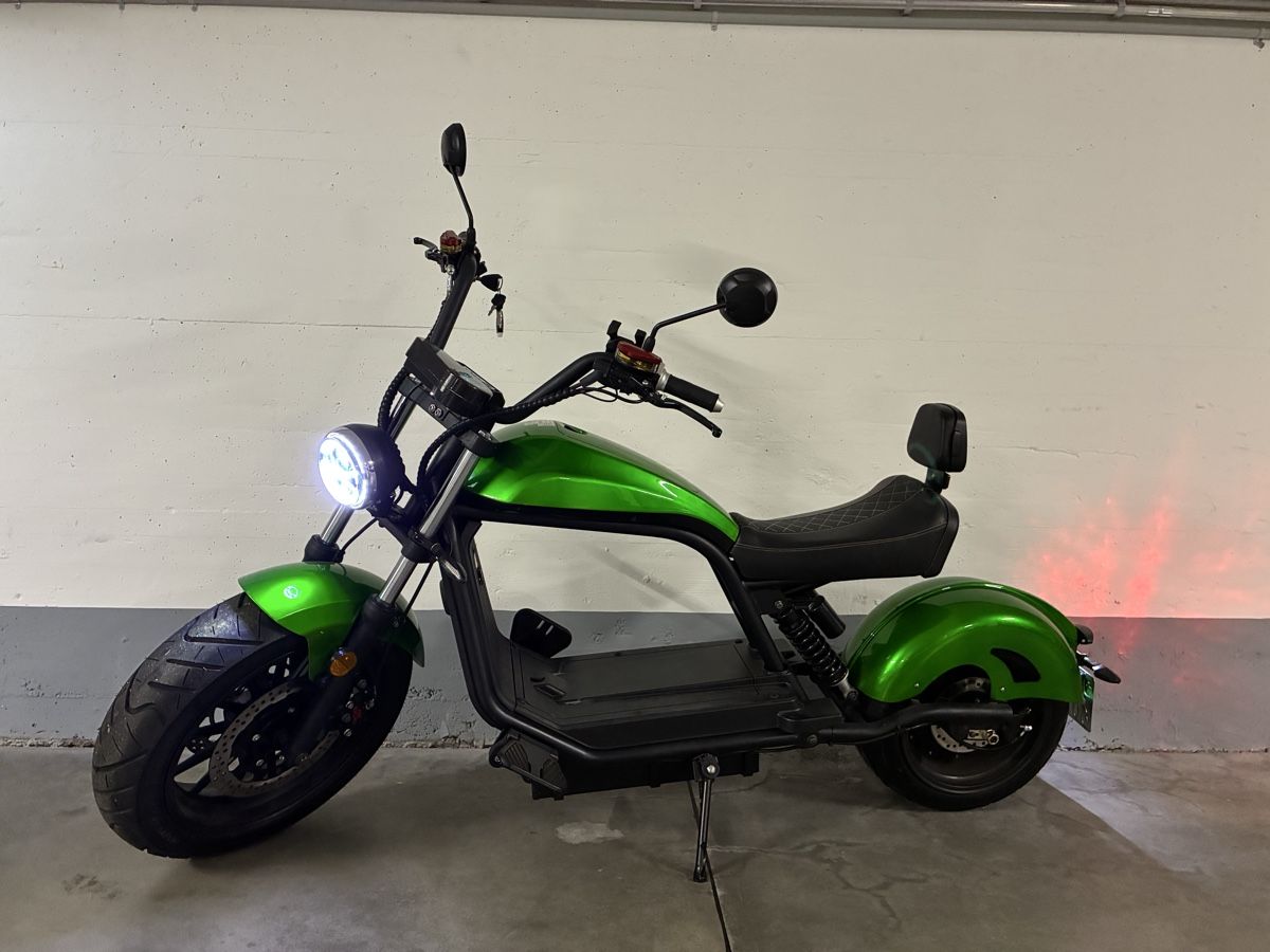 Scooter: E-Scooter LUQI HL6.0 S Roller mit Helm 2022 – Usato da Jona venduto da zweiradspezialist 1