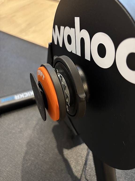 Wahoo Hometrainer: KICKR CORE 2 Smart Trainer mit ZWIFT Cog/Click Smart Trainer – Gebraucht aus Nennigkofen von Sii_16 4