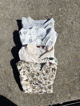 Body 4er Pack Grösse 50/56 beige/hellblau bedruckt