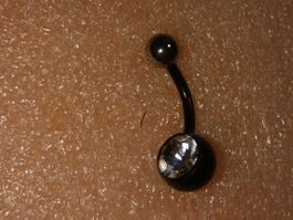 BAUCHNABEL PIERCING SCHWARZ MIT ZERKONIA,,,GLANZIG