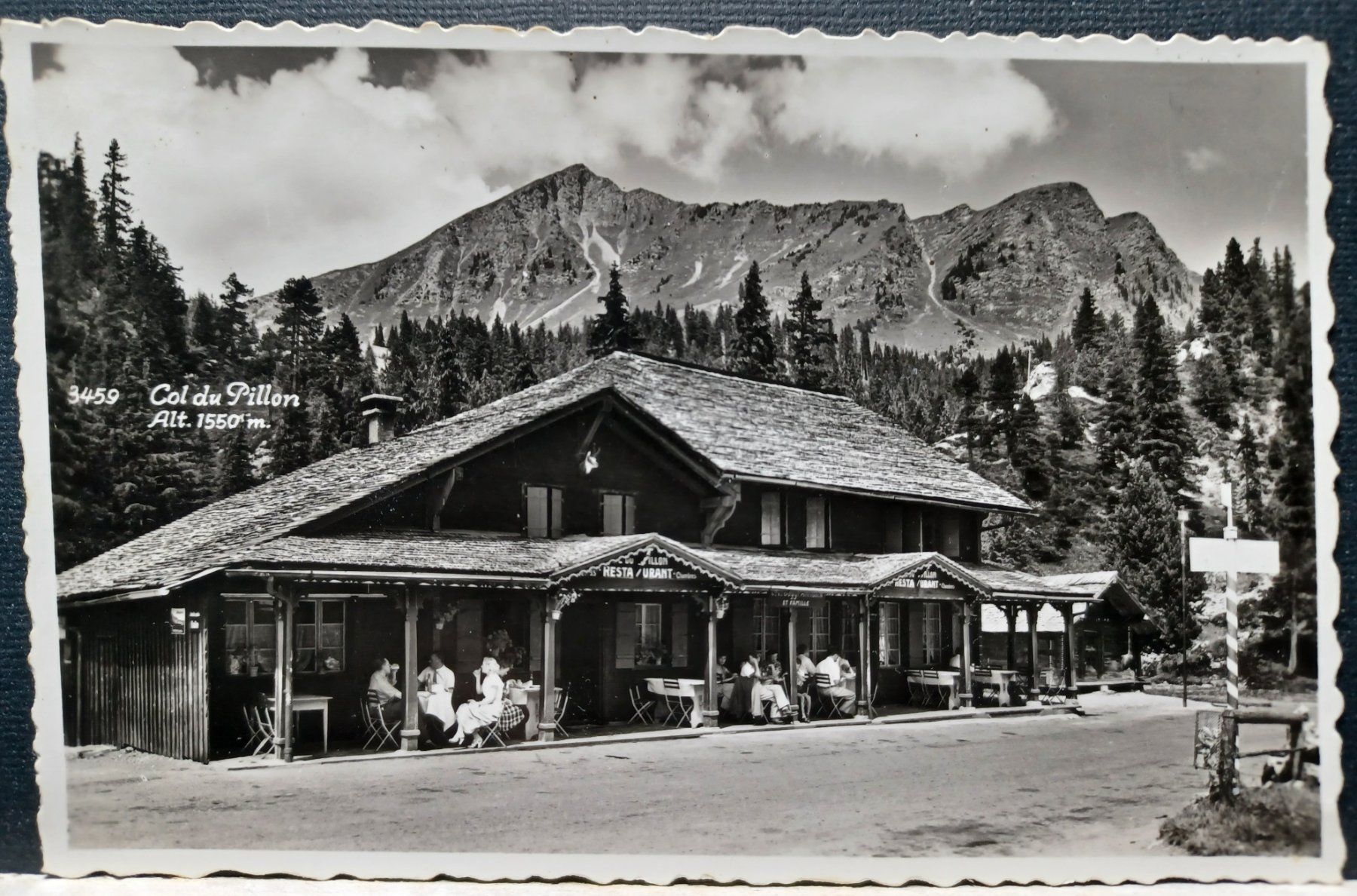 Cartoline postali: VD, Col du Pillon, Restaurant belebt, No. 3459 – Usato da Aarau Rohr venduto da mgvw