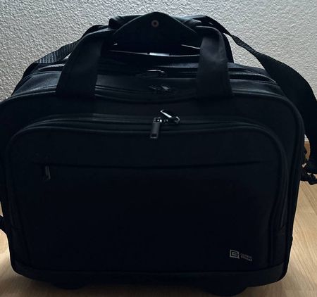 Aktenkoffer oder Brüokoffer 