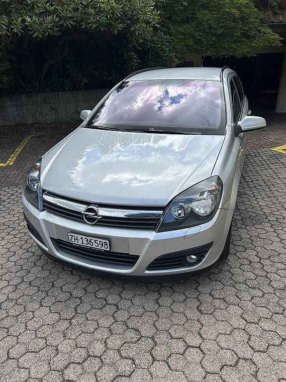 Opel Automobili: Opel Astra Kombi Automatik – Usato da Zumikon venduto da pangst