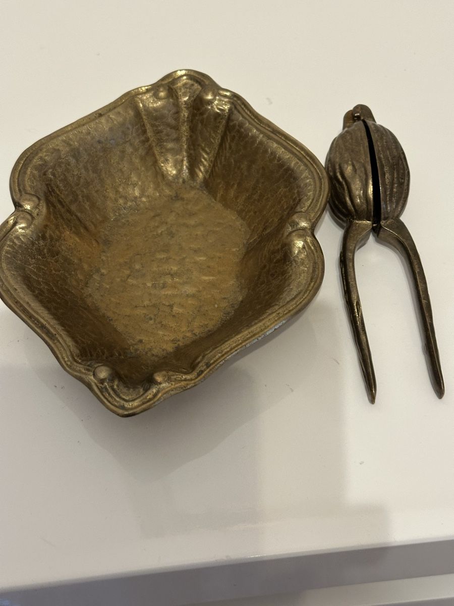 Schalen: Nussknacker und Nussschale aus Messing – Gebraucht aus Basel von Ivana_4