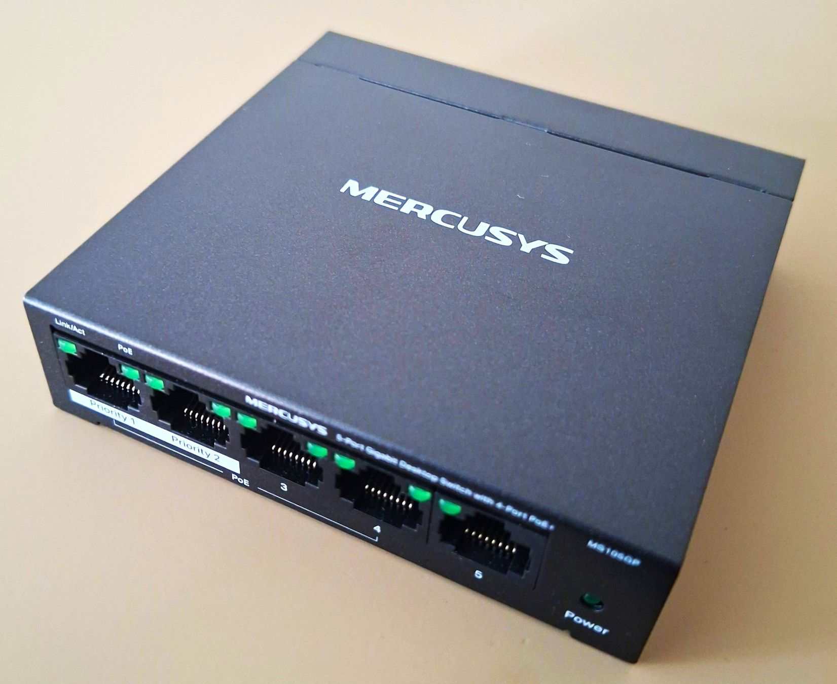 Hubs & Switches: Mercusys 5 port LAN Switch – D'occasion à Morges par Sakpen