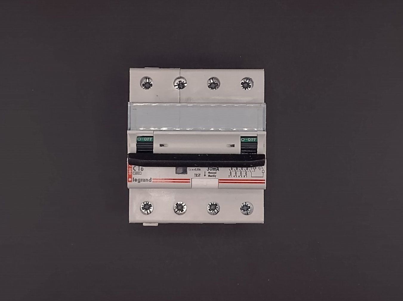 Legrand Interruttori: Legrand 08076 C16 30mA – Usato da Winterthur venduto da Hint17
