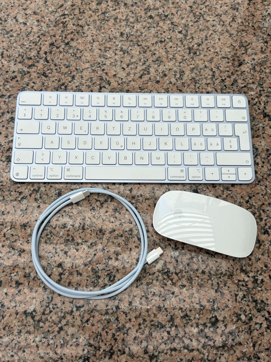 Apple Claviers: Apple Magic Keyboard und Magic Mouse 3, Ladekabel – Neuf (Voir description) à Gattikon par mo.suter