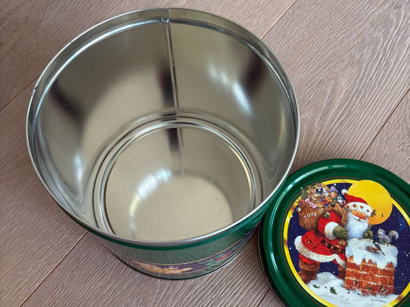 Behälter & Ähnliches: Grosse Blechdose/Guetzlidose Weihnachten/Samichlaus – Gebraucht aus Aesch LU von Rovo 2