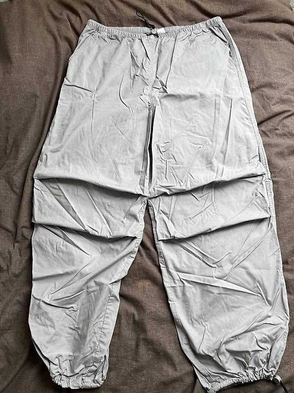 H&M Pantaloni: Pantalon parachute H&M taille S – Usato da Lonay venduto da jes_8znz 3