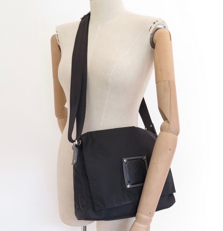 Longchamp Borse da donna: LONGCHAMP Umhängetasche – Usato da Oberwil BL venduto da DANA_FOX