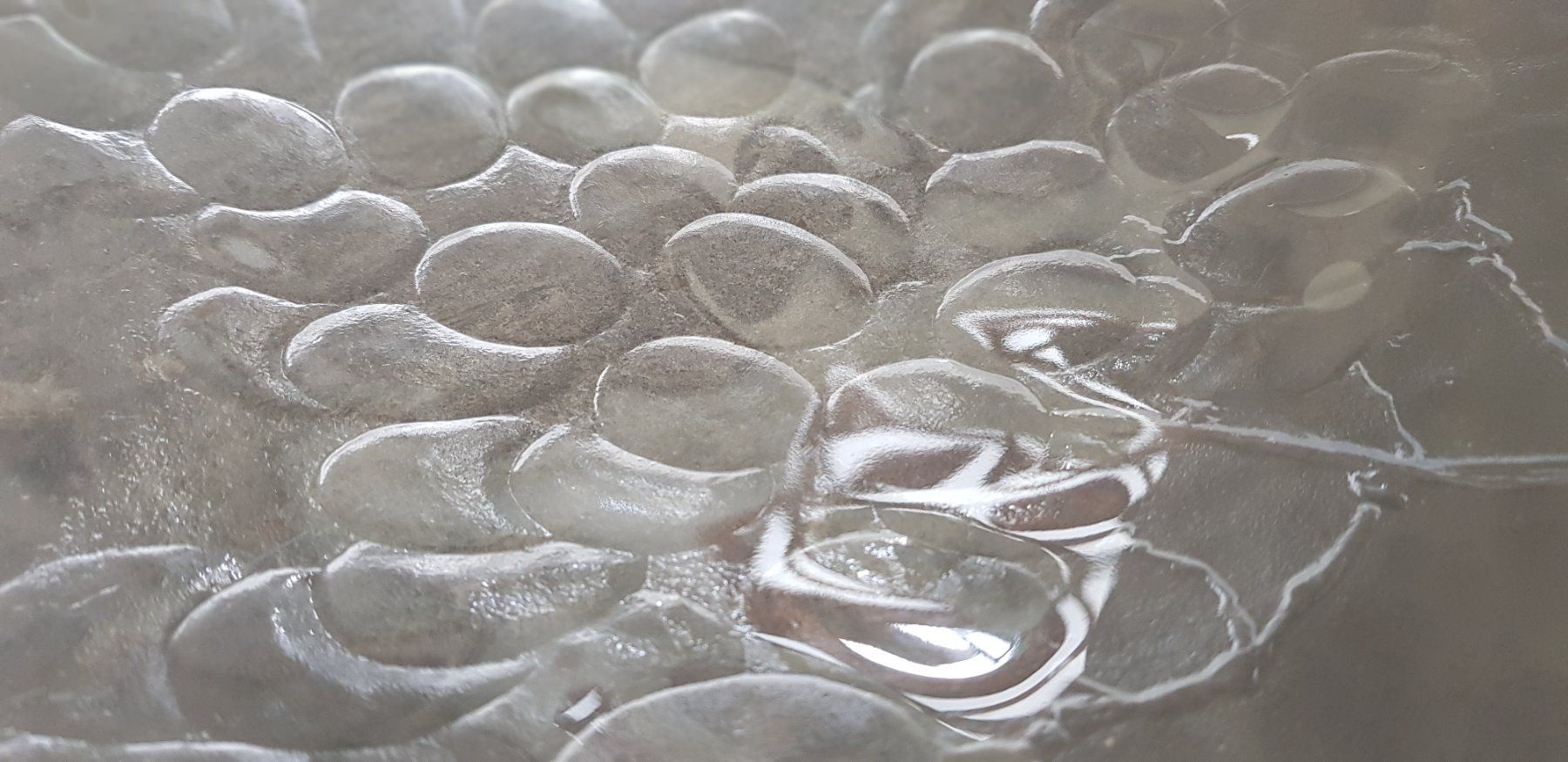 Piatti di portata: Gewölbte Glasschale mit Traubenmotiv – Usato da Freienwil venduto da Hubi030