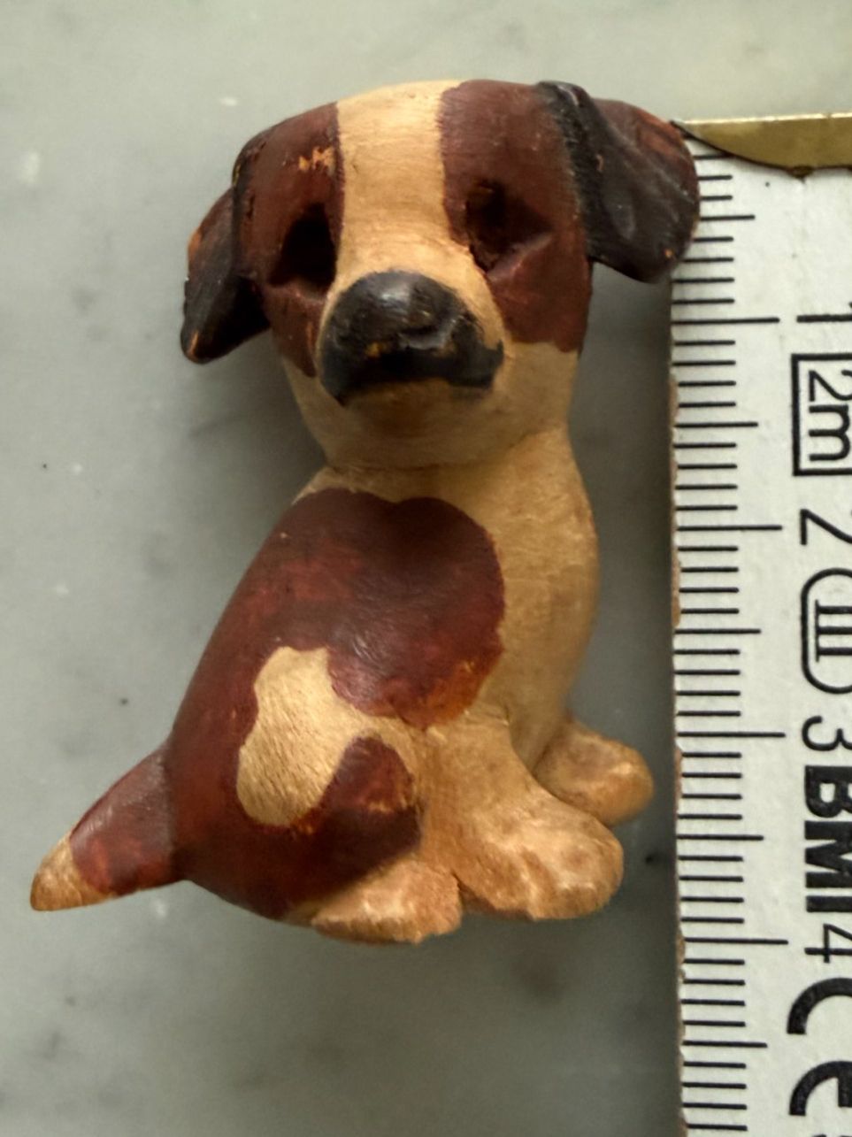 Statuette: kleiner Hund hangeschnitzt – Usato da Subingen venduto da ArtBead 5
