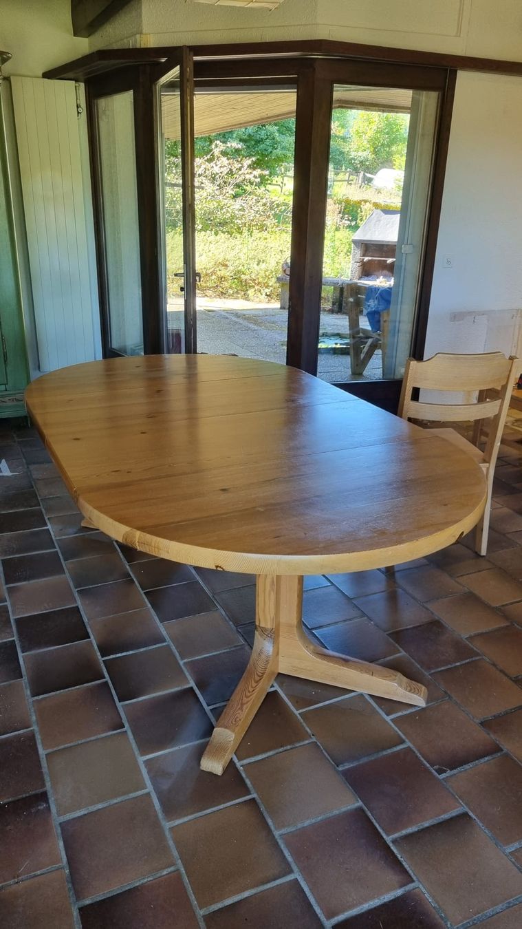 Tavoli: Esstisch Massivholz mit Stühlen – Usato da Frenkendorf venduto da Kamu987