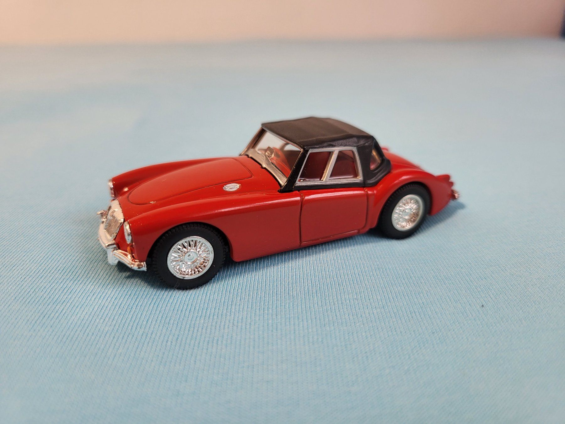 MG Voitures modèles: MG A Mk I mit Soft Top – Neuf (Voir description) à Glattbrugg par PhilKrill