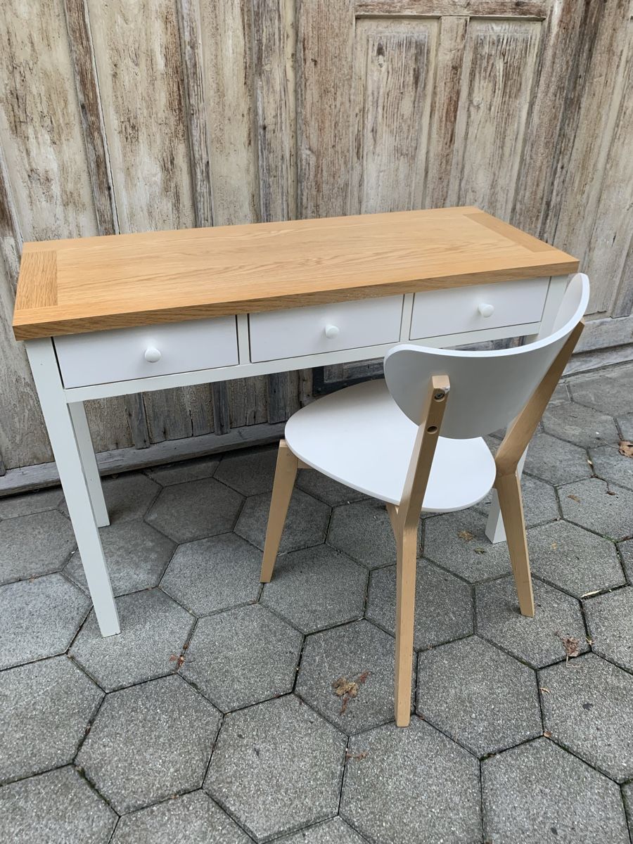 Set di tavolo e panche: Beistelltisch mit Stuhl – Usato da Flawil venduto da Naphtali