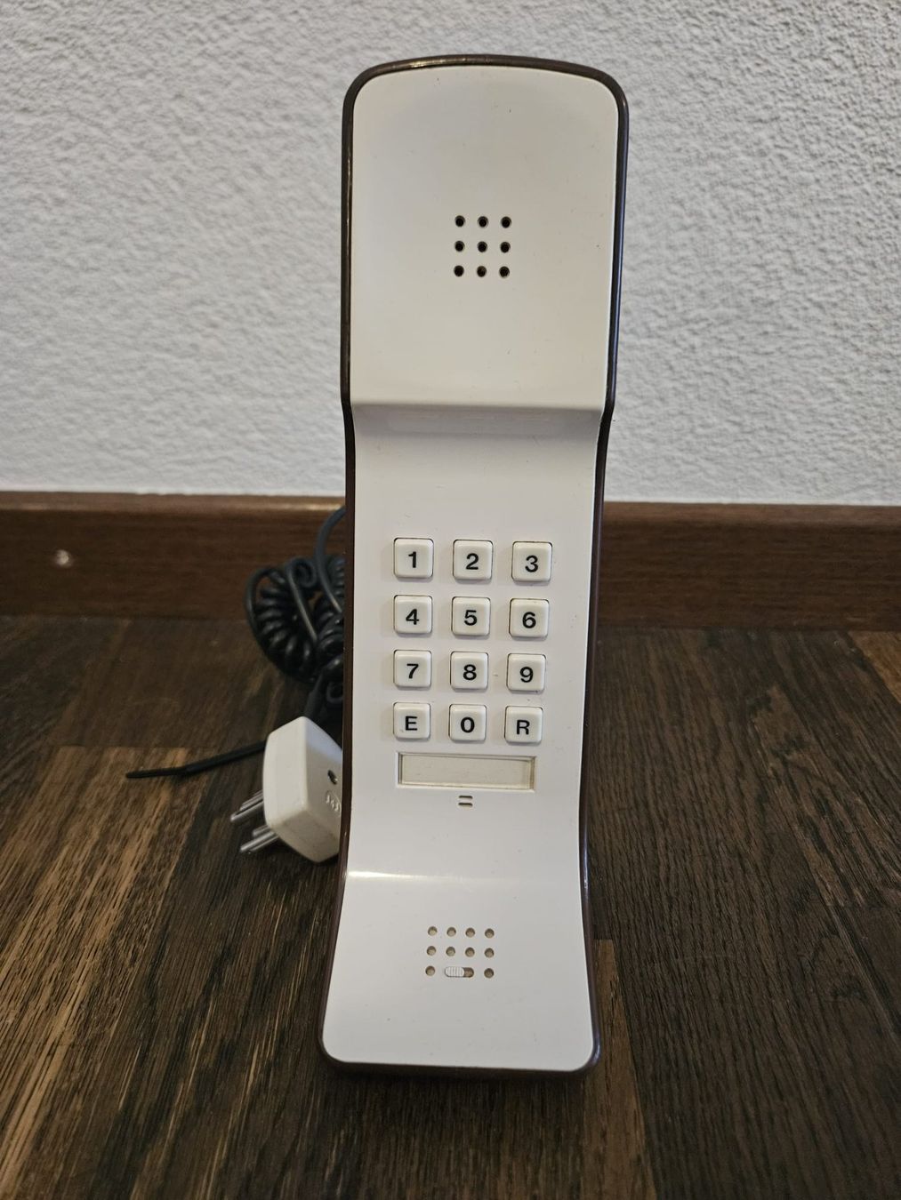 Retro Telefon – Kultiges Vintage Design, Braun/Weiss (Gebraucht) in ...