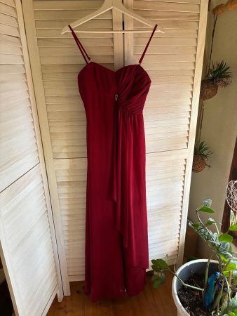 Abendkleid rot lang mit Steinchen Applikation guter Zustand