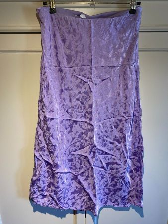 DAMENROCK-SATIN STOFF-LILA