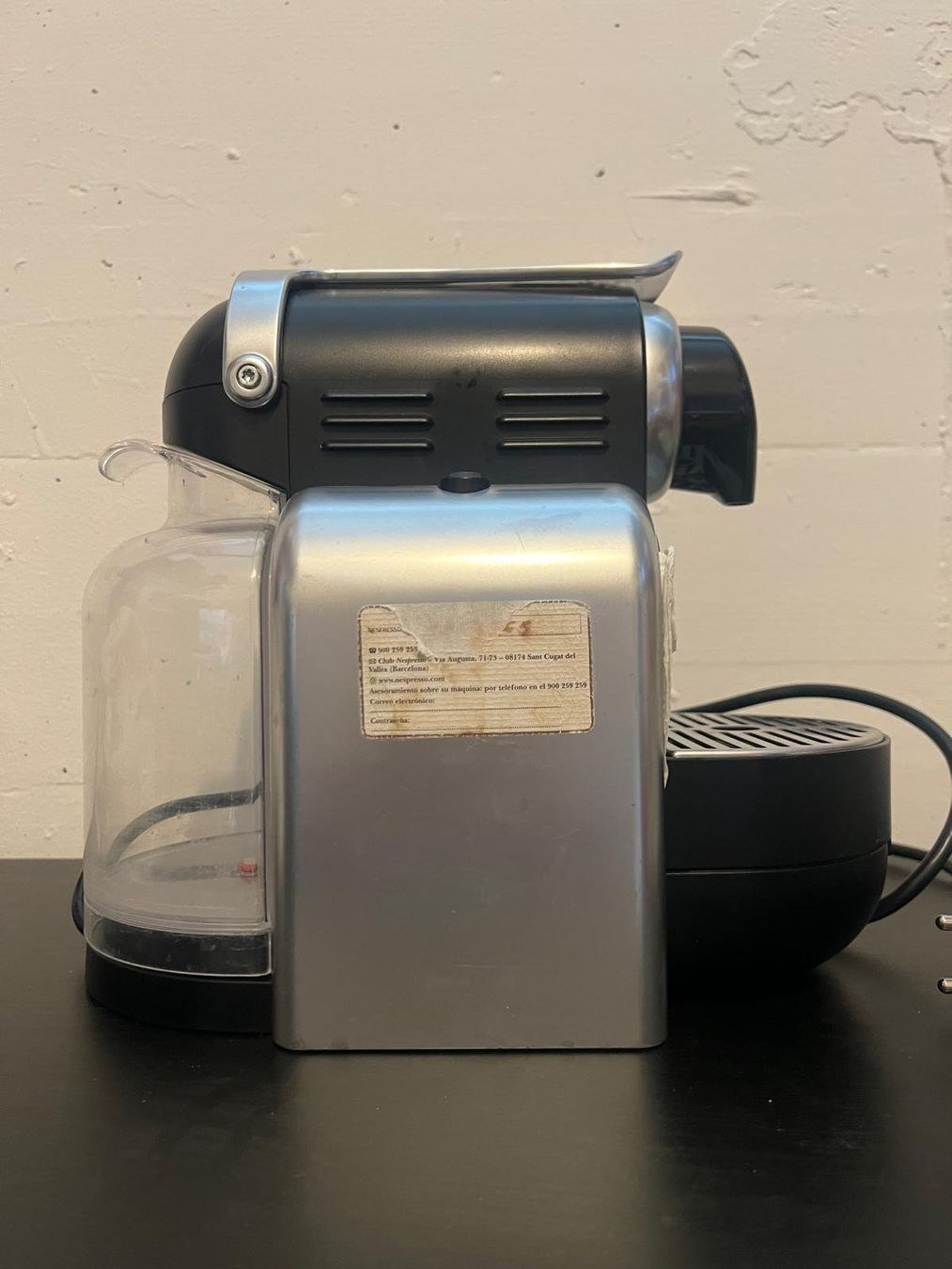 Nespresso Macchine per caffè & Macchine per espresso: Kaffeemaschine DeLonghi Nespresso Pixie schwarz silber – Difettoso da Würenlos venduto da Ustr 3