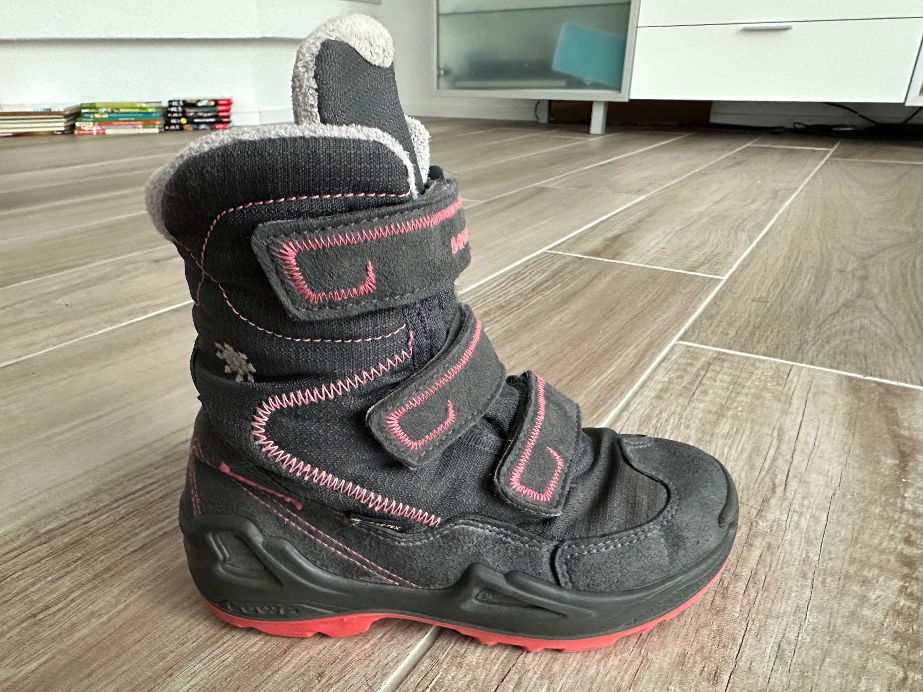 Lowa Scarpe per ragazze: Lowa Milo Goretex Winterstiefel Gr. 29 – Usato da Rudolfstetten venduto da Joyw 1