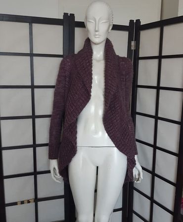 Warme Strickjacke in Weinrot - Perfekt für den Herbst!