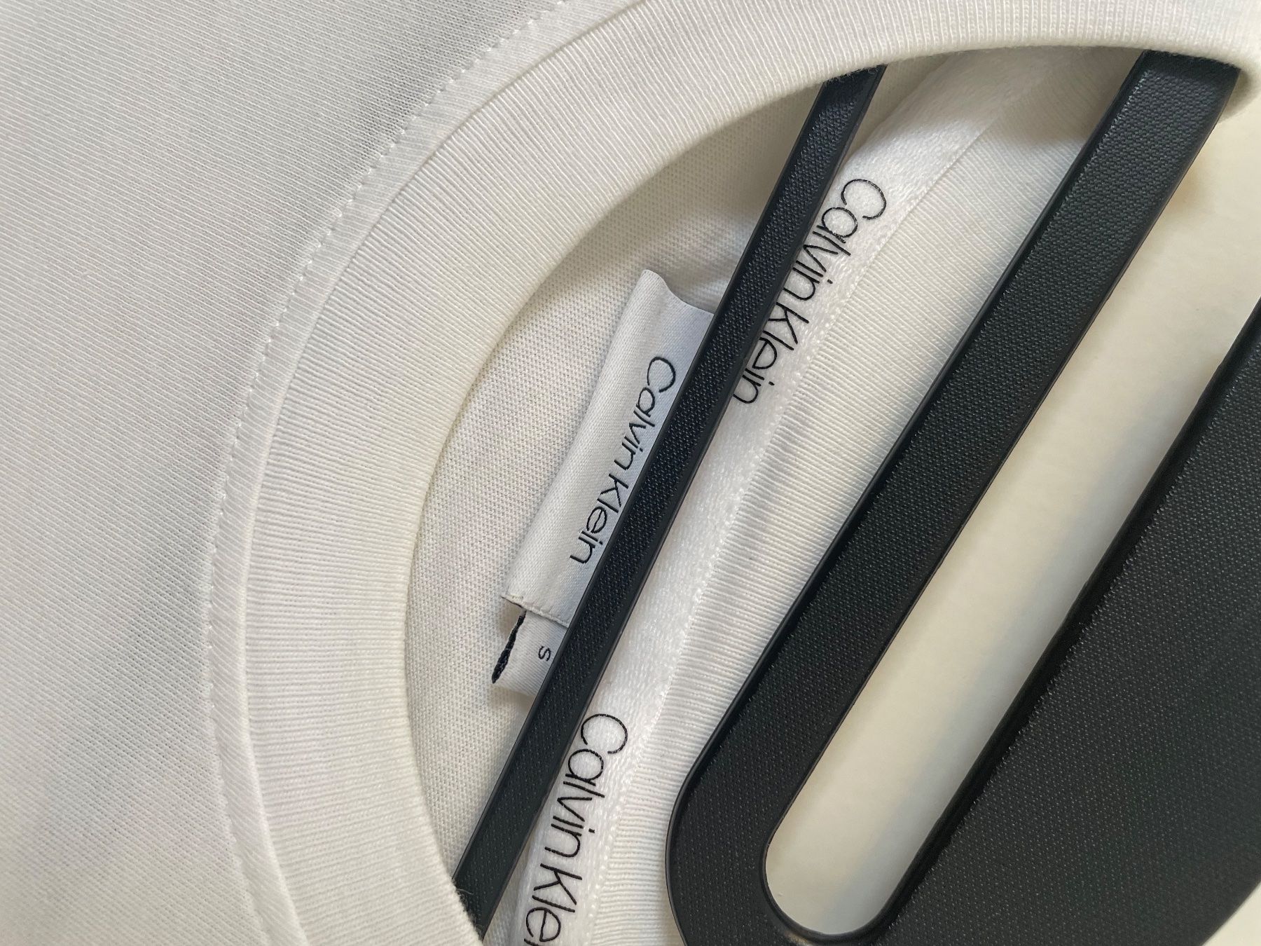 Calvin Klein Hemden, T-Shirts & Polos: T-shirt Calvin klein – Gebraucht aus Zürich von gam_vm5j 1