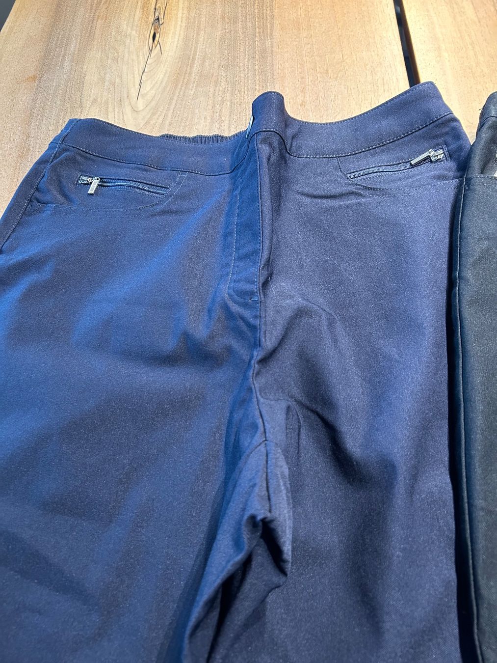 Pantaloni: 2 Hosen schwarz und marine – Usato da Schötz venduto da chousan 1
