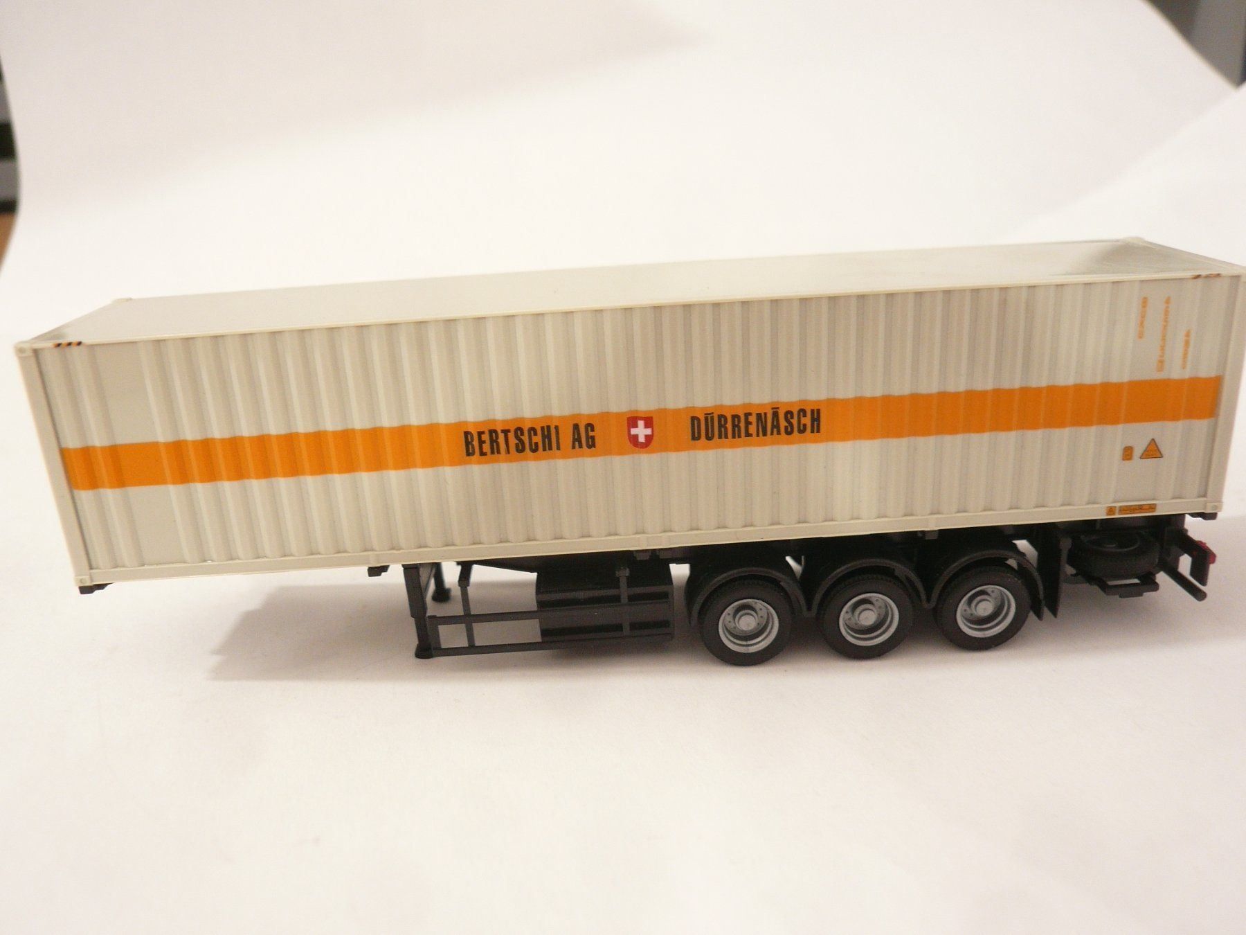 Modellini d'auto: H0 AUFLIEGER MIT BERTSCHI CONTAINER NEU – Nuovo (secondo la descrizione) da Pfaffnau venduto da nolff