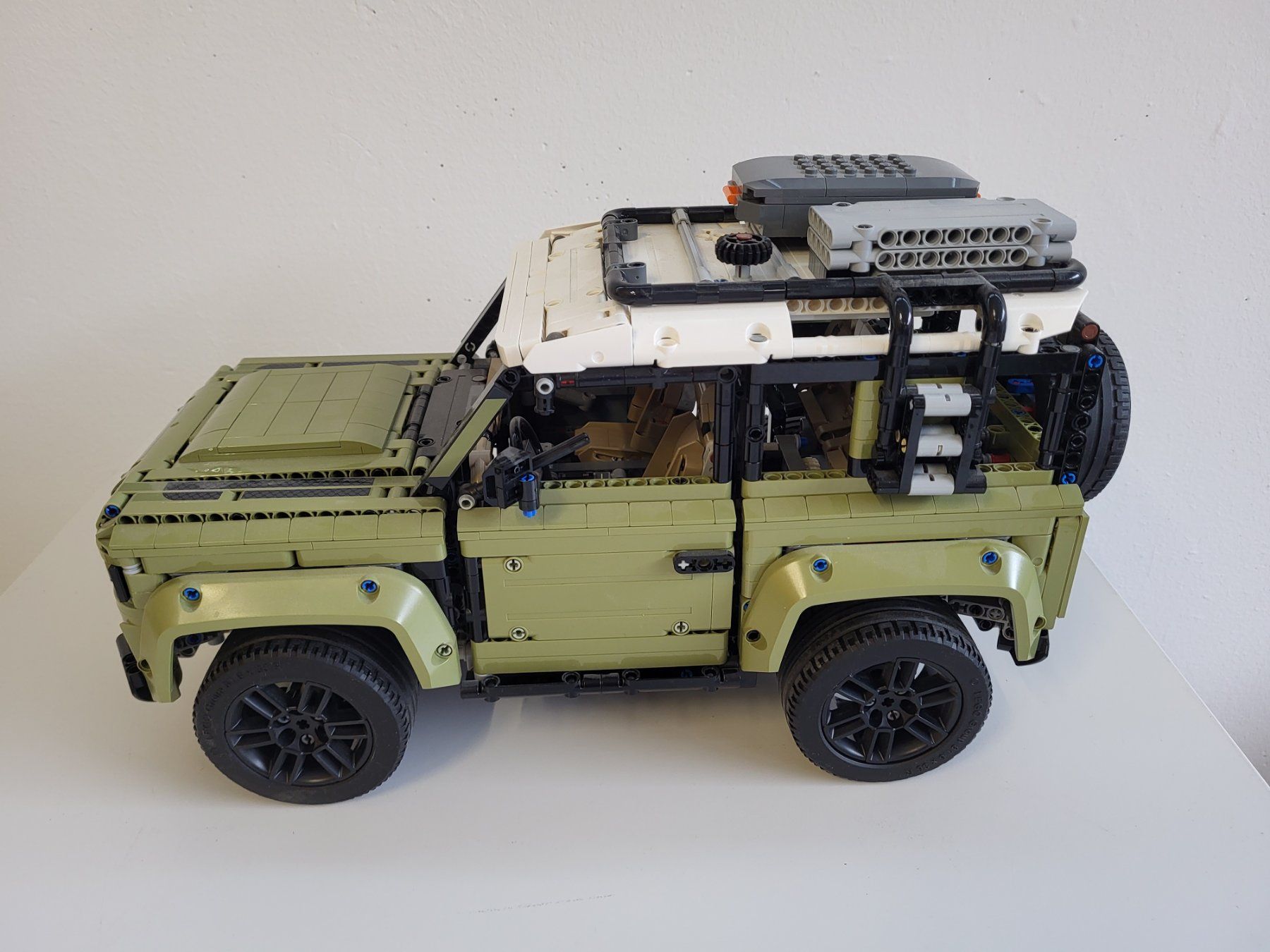 Lego Kit di costruzioni: LEGO Technic Land Rover Defender (Set 42110) – Usato da Brügg BE venduto da POU-BELLE 2