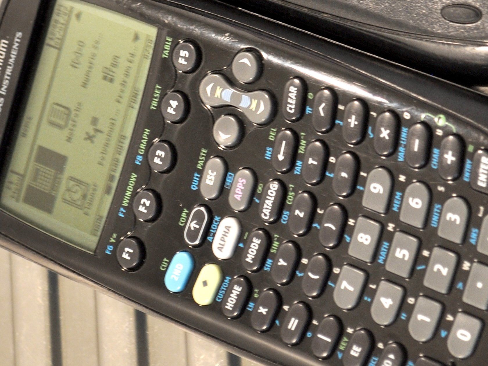 Texas Instruments Calcolatrici tascabili: Texas Instruments TI-89 Titanium, technischer Rechner, BASIC – Usato da Emmen venduto da renerich
