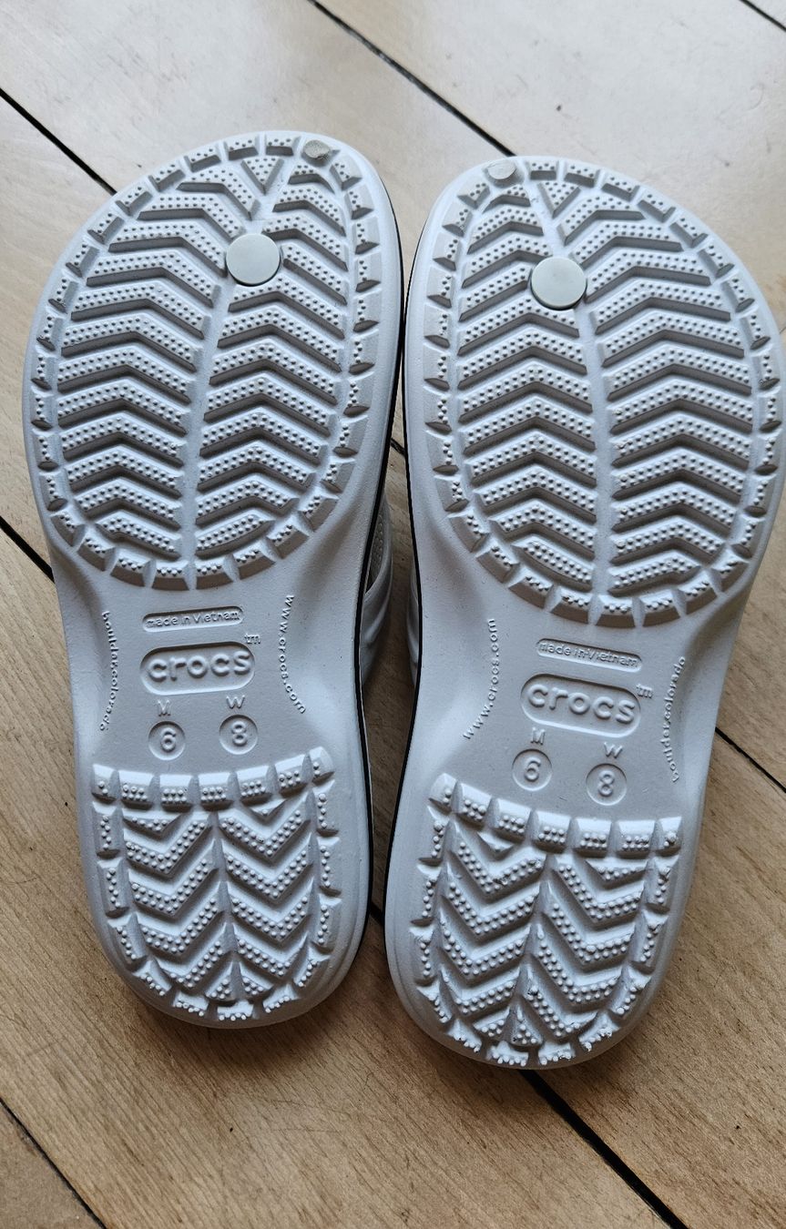 Crocs Chaussures hommes: Crocs W8 hellgrau NEU – Neuf avec emballage d'origine à Winterthur par Tamada 1