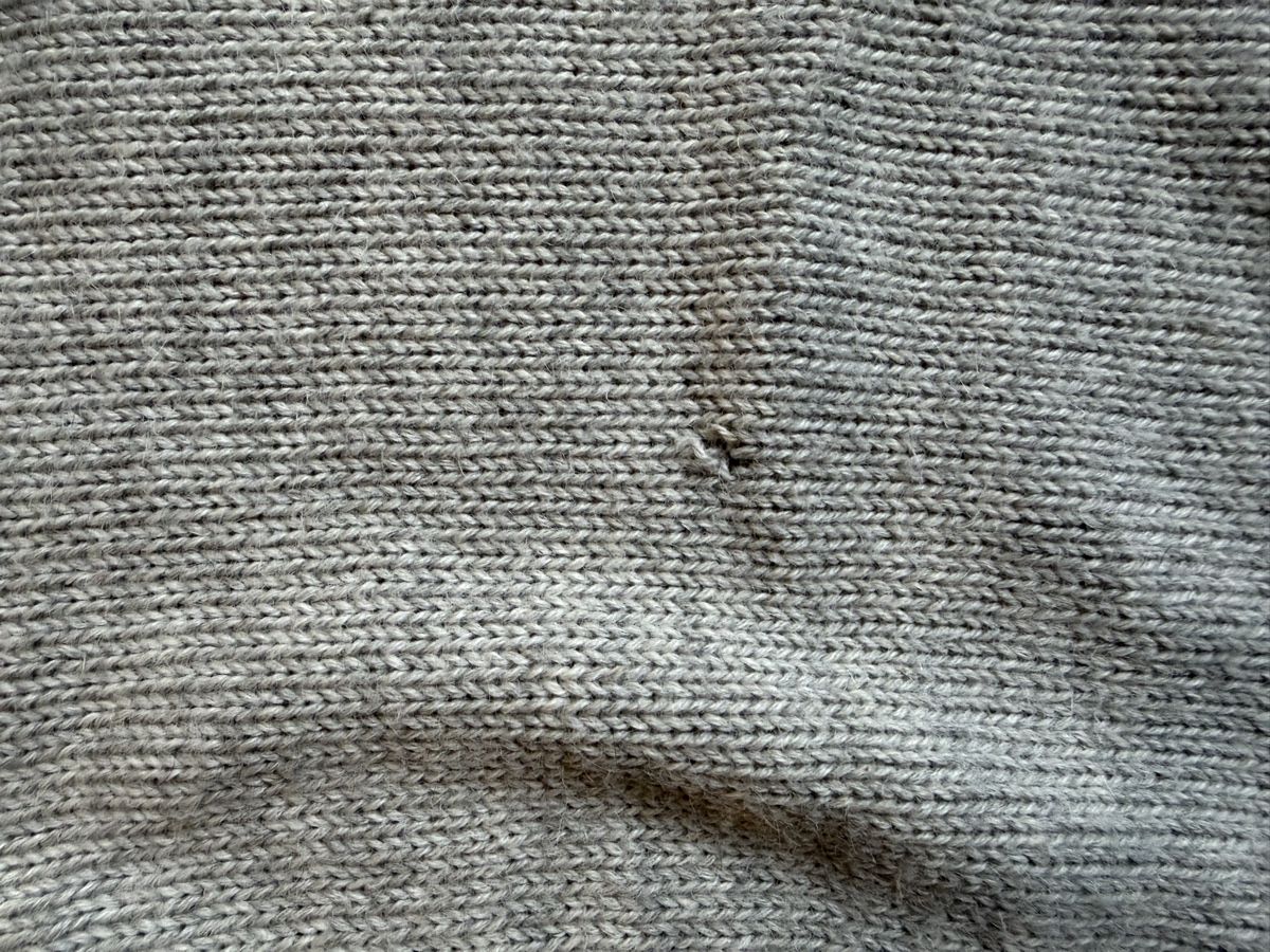 Maglioni & Felpe: Junglefolk Pullover grau mit kleinem Loch gebraucht – Usato da Zürich venduto da K_T_H_M 1