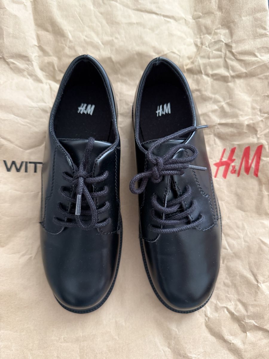 H&M Scarpe per ragazzi: Neue H&M Schuhe, schwarz, Gr. 33 – Nuovo e nell'imballaggio originale da St. Margrethen SG venduto da mer_mp2n 1