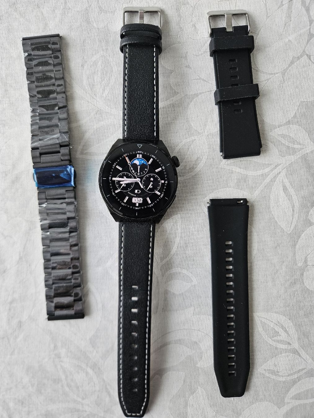 Smartwatch: Smartwatch mit 3 Armbändern – Usato da Buchs ZH venduto da fvo_tl5n 1