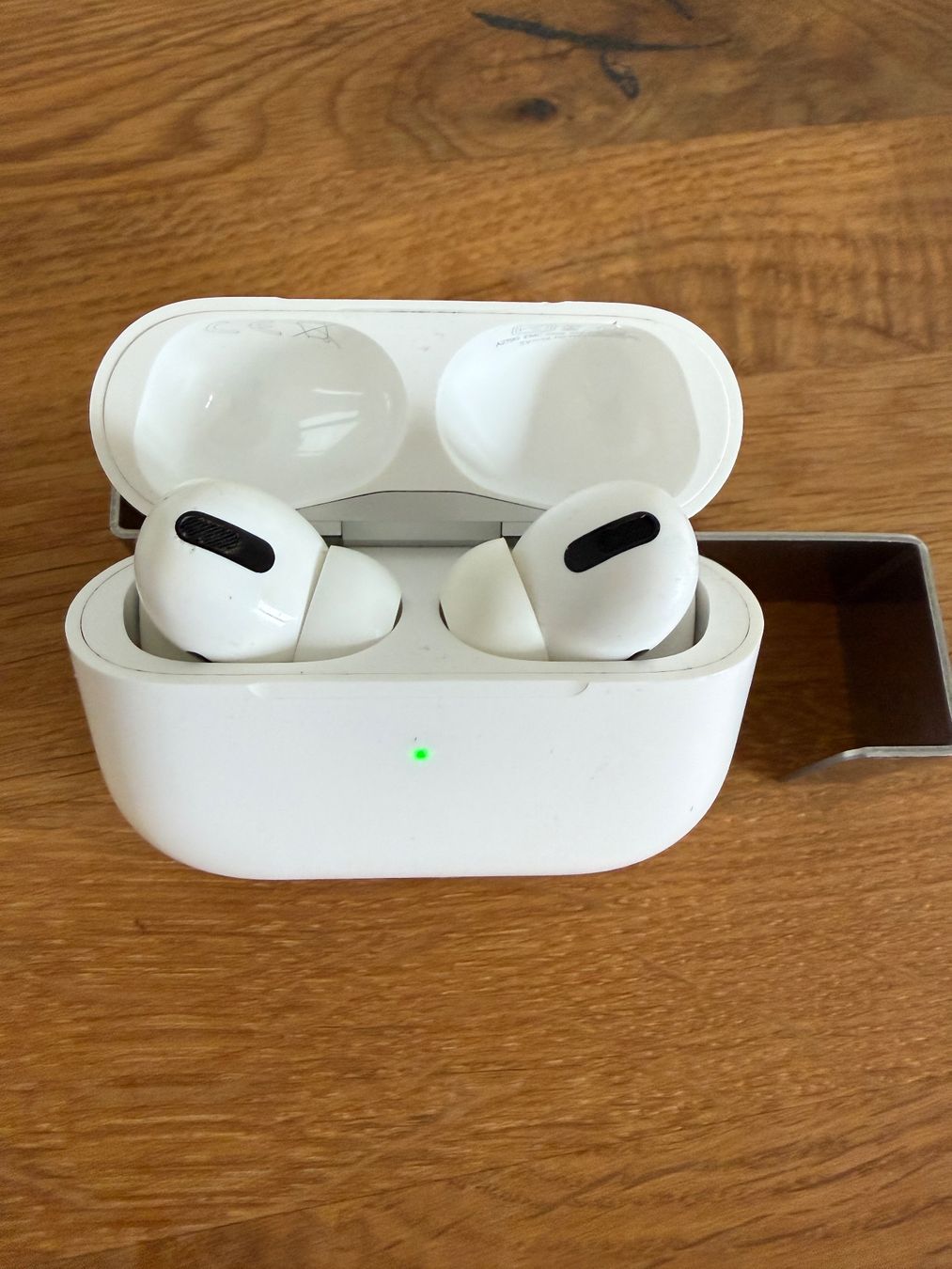 Apple Cuffie: APPLE AirPods Pro 1 – Usato da Lausanne venduto da Nine1982