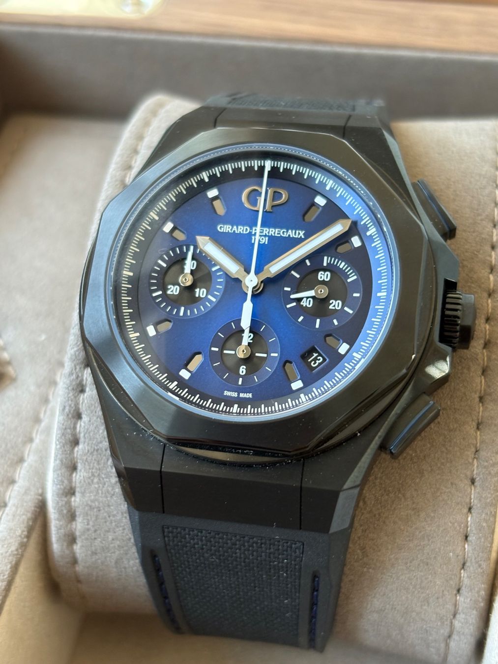 Girard-Perregaux Orologi: Girard Perregaux Laureato Absolute Chronograph Fullset – Usato da Birsfelden venduto da Mynos 9