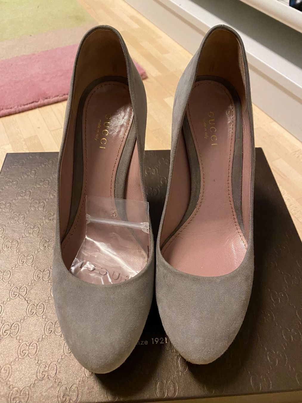 Gucci Scarpe da donna: Gucci escarpins daim gris – Usato da Thalwil venduto da 0041angel 2