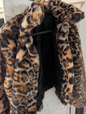Warme Kunstfell Jacke im Leo-Look, Grösse S