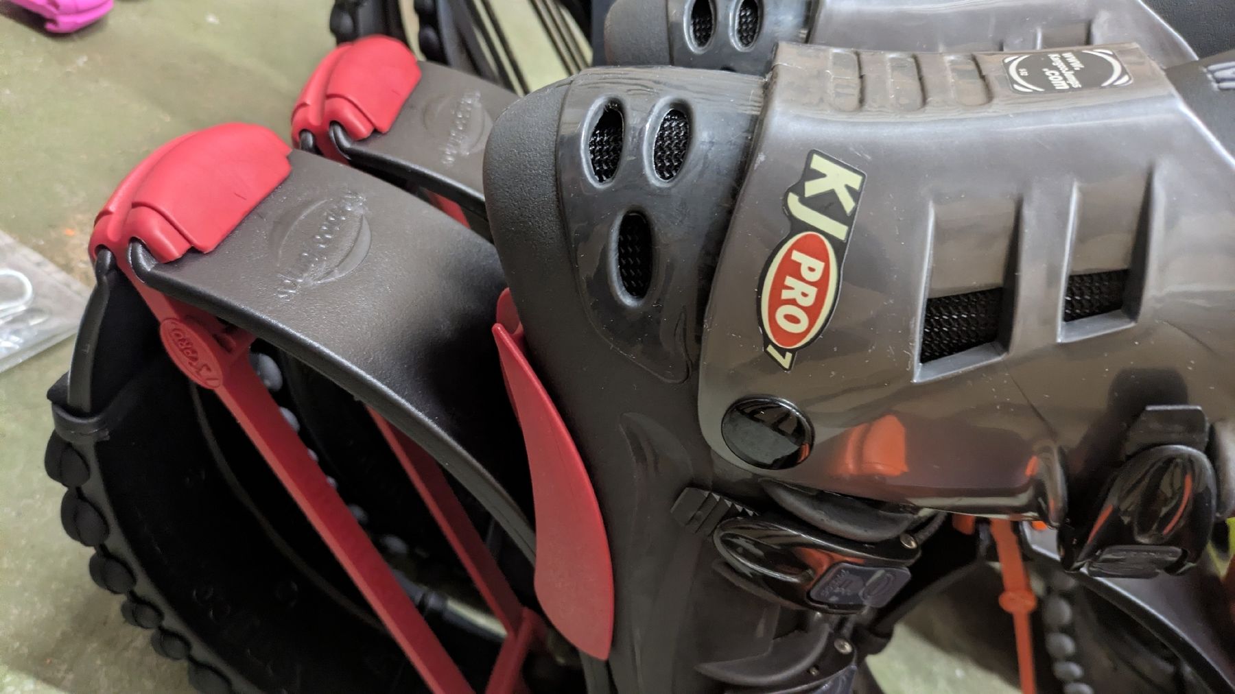 Scarpe da uomo: KJ PRO 7 BLACK / RED – Nuovo (secondo la descrizione) da Birsfelden venduto da enz1521