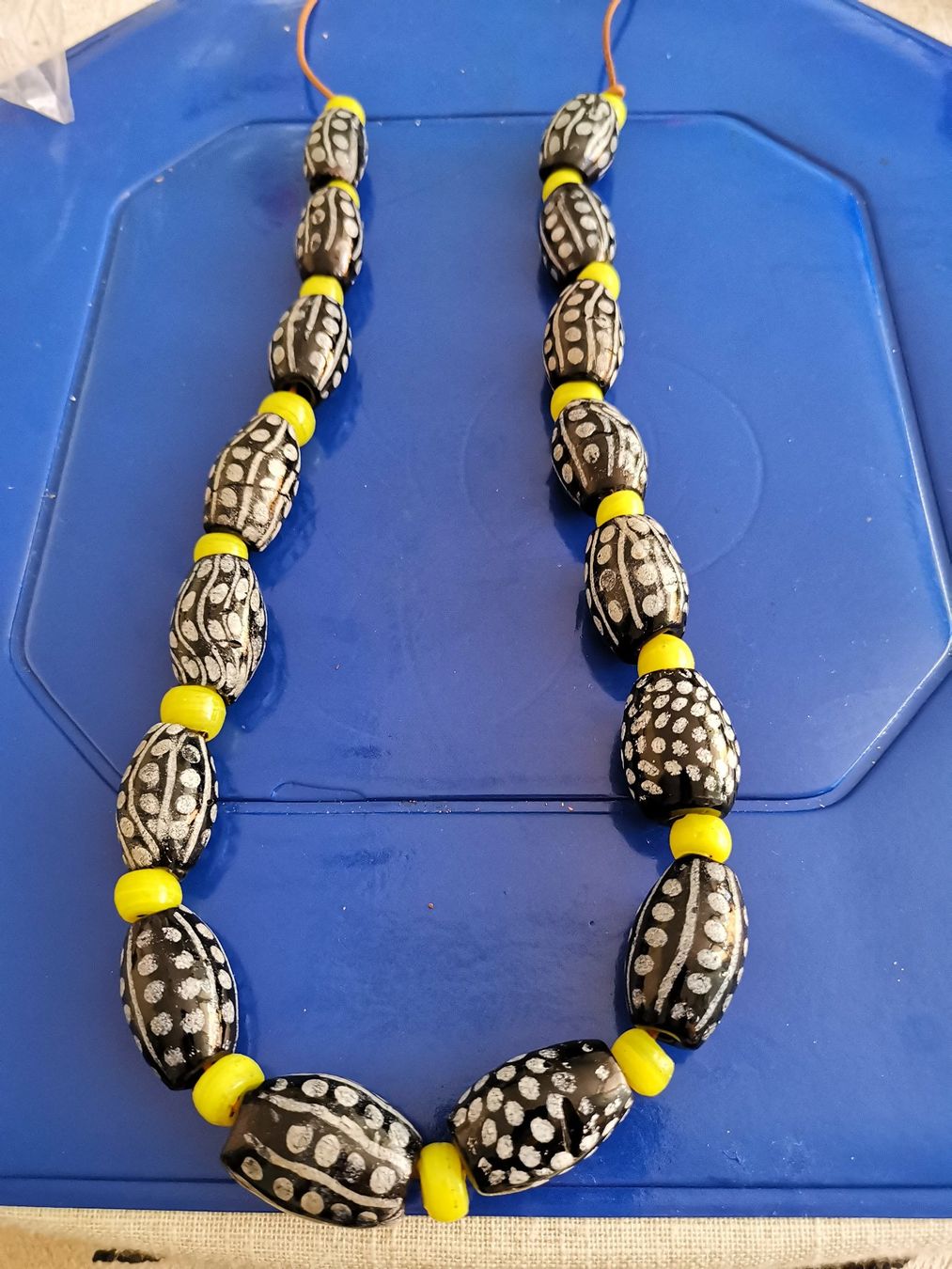 Catenine: AFRIKAN. GLASPERLENKETTE – Usato da Allschwil venduto da Male54 2