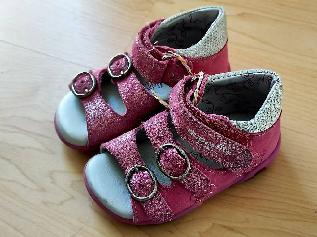 Superfit Scarpe per ragazze: Mädchen Leder Sandalen rosa Superfit Gr 20 – Usato da Münchenstein venduto da sterni_0813
