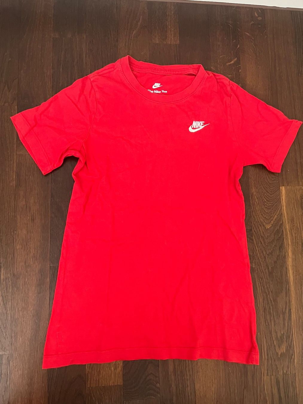 Nike Camicie, T-shirt & Polo: Nike T-Shirt Grösse 147 - 152, rot – Usato da Hochdorf venduto da seetaler12