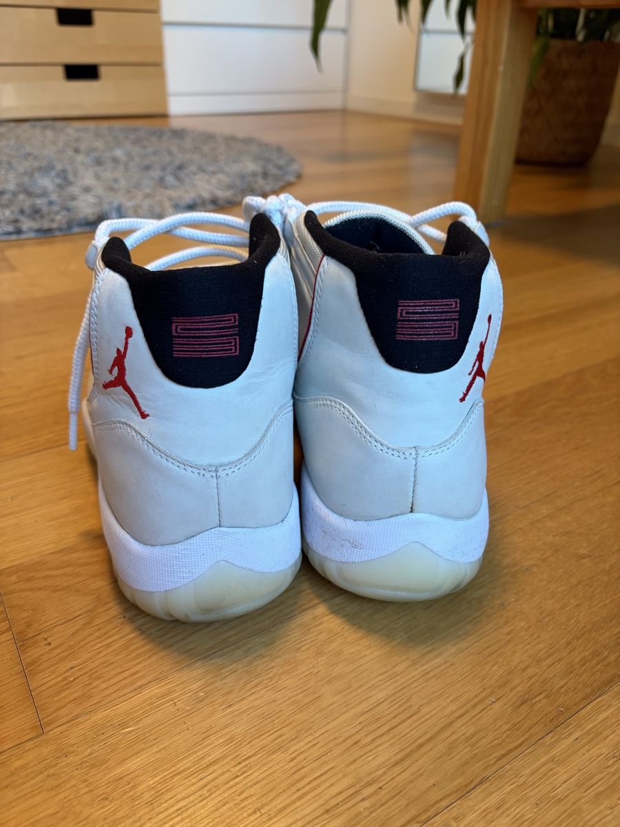 Jordan Scarpe da uomo: Jordan 11 - platinum tint – Usato da Zollikerberg venduto da dcapshop